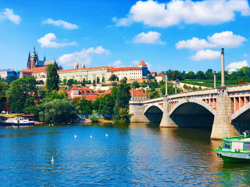 Prague Castle St. Vitus Cathedral, Royal Palace, St. George's Basilica - What the historian guide adds to your experience (and how to get the most)