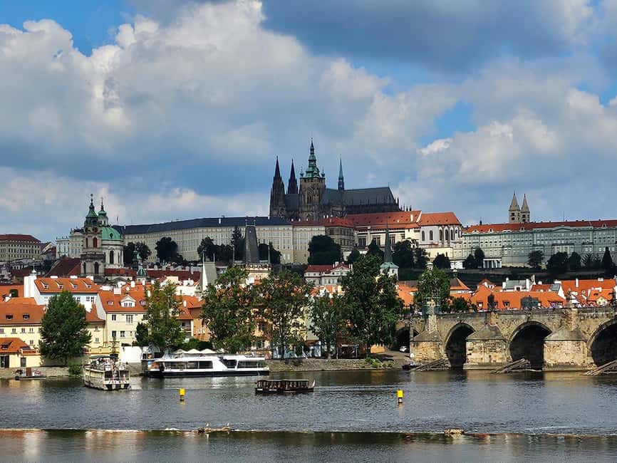Prague Castle tour - Where You Meet and How You Start Without Stress