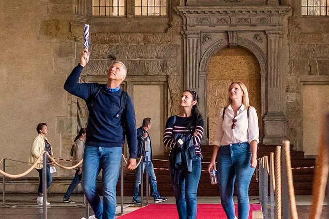 Prague Castle Tour Including Admission Ticket - 2.5 Hour - Prague Castle Core: St. Vitus, Vladislav Hall, and the Meaning of Ceremonies