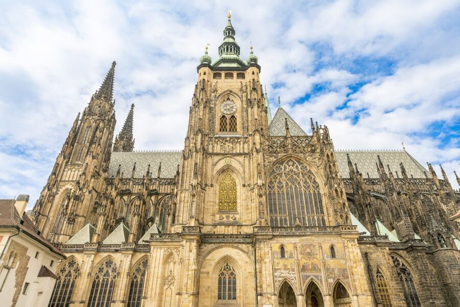 Prague: Castle Tour with Local Guide and Entry Ticket - Old Royal Palace and Vladislav Hall: From Palace Power to Big Dramatic History