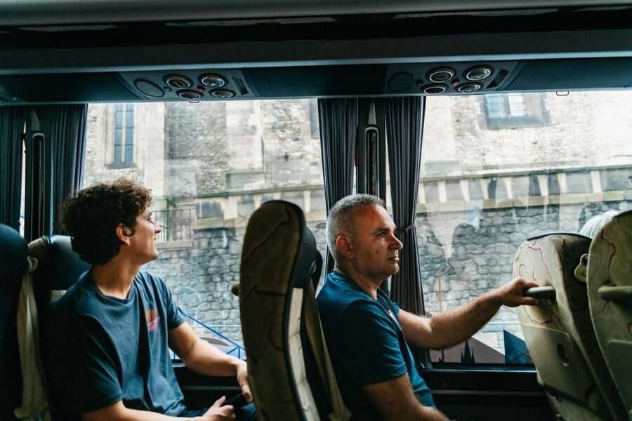 Prague: City Highlights By Bus, Boat, and on Foot - Prague Castle complex, 75 minutes of space and photo angles