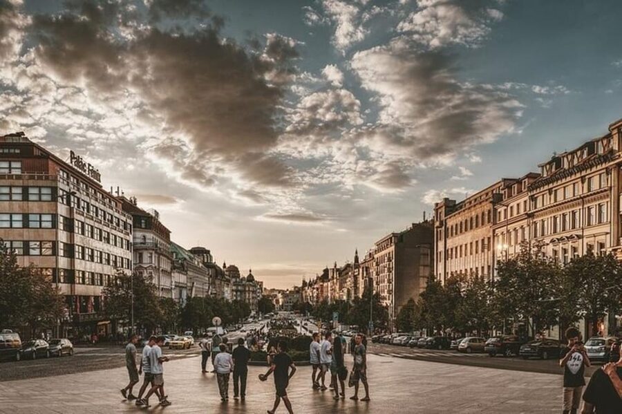 Prague: City Highlights Walking Tour - Old Town Prague: where the walking turns into real orientation