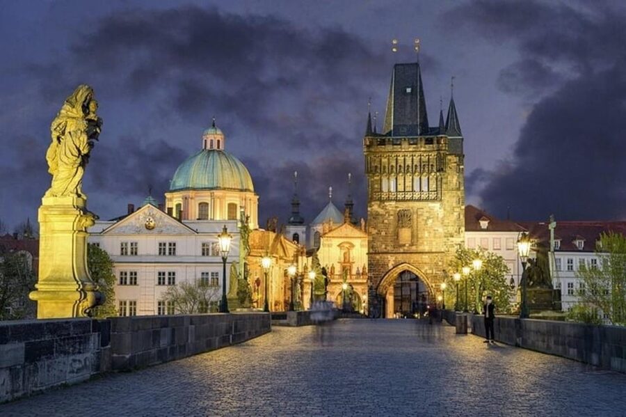 Prague: City Highlights Walking Tour - Private vs group walking tours: what changes for you