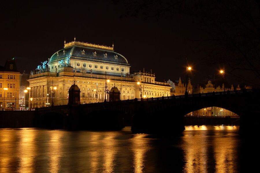 Prague: City Tour and Dinner Cruise with Hotel Pickup - Old Town plus the Jewish Quarter, what you actually see from the bus