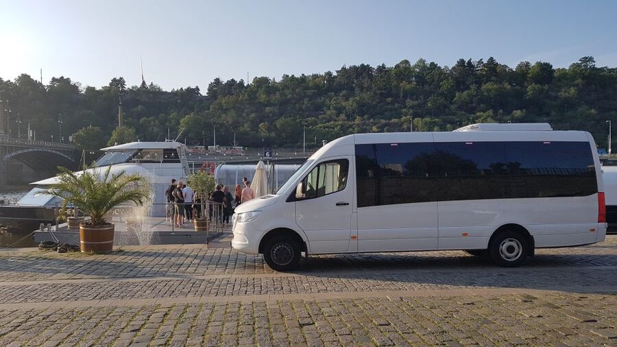 Prague: City Tour and Dinner Cruise with Hotel Pickup - Live music and guide commentary, the one drawback to manage