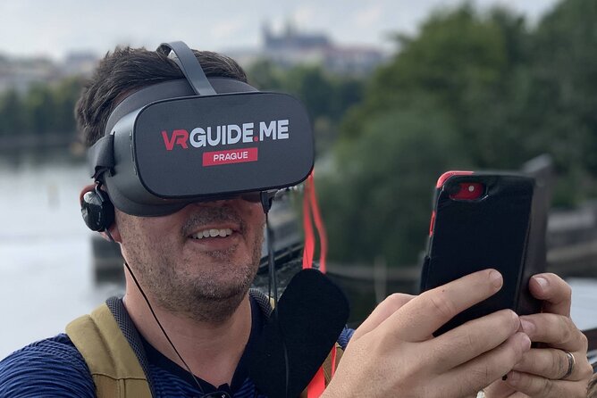 Prague City Tour with Virtual Reality - The astronomical clock stop: stories, not just sightseeing