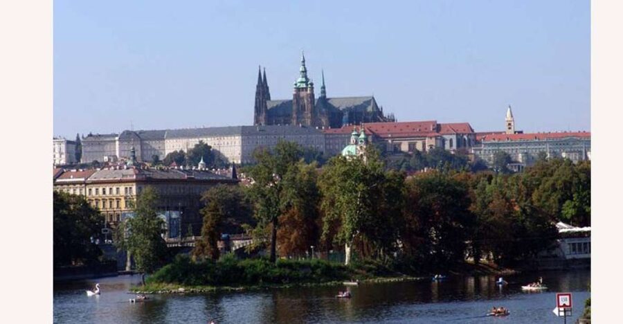 Prague: Classic City Bike Tour - Dancing House and Kampa park: where the “wow” is built in