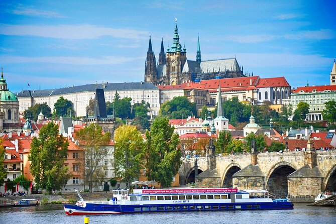 Prague Combo: Castle Guided Tour, Bus and Optional Boat - Stop 5: Golden Lane, Kafka’s house and tiny history