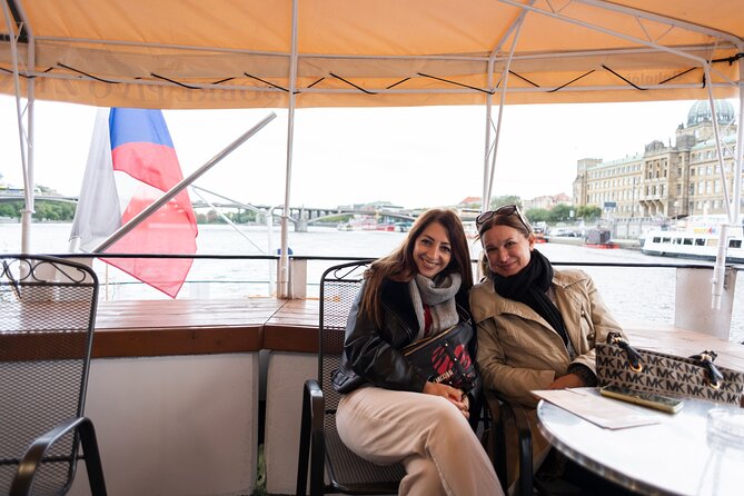 Prague Combo: Castle Guided Tour, Bus and Optional Boat - The bus ride up: less effort, still lots of walking