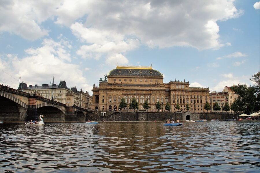 Prague Complete Tour in Spanish & Lunch, Tickets - Powder Tower, Kafka’s house, and the stop-and-stare New Town sights