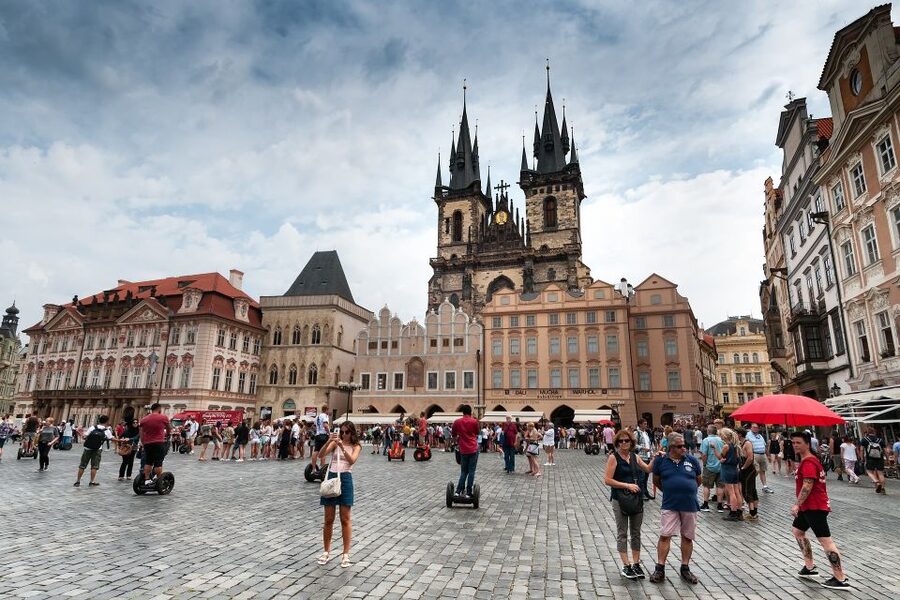 Prague Complete Tour in Spanish & Lunch, Tickets - Charles Bridge context, not just a crowd corridor