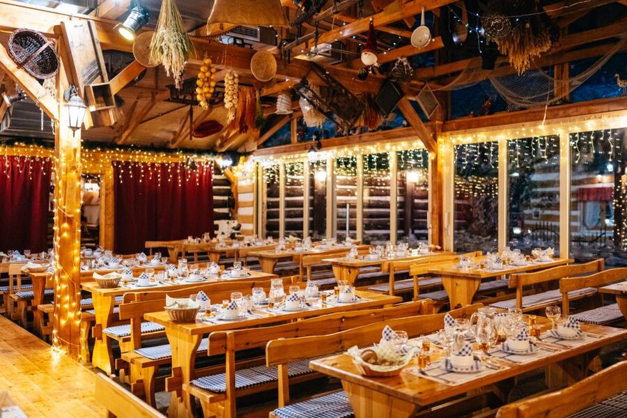 Prague: Dinner with Folk Show and Open Bar - Dinner and Dancing in One 3-Hour Prague Block