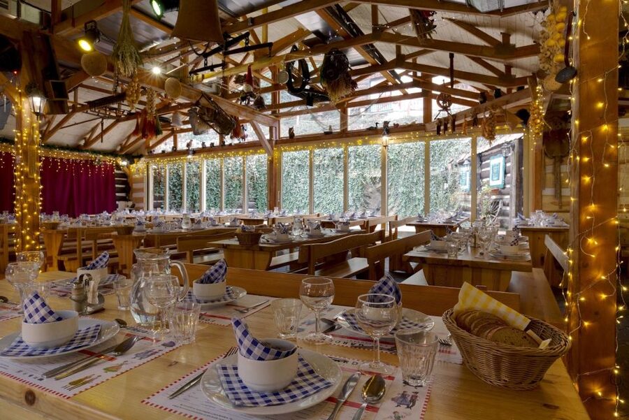 Prague: Evening Folklore Garden Party with Traditional Menu - The Czech dinner, course by course: what’s on your table
