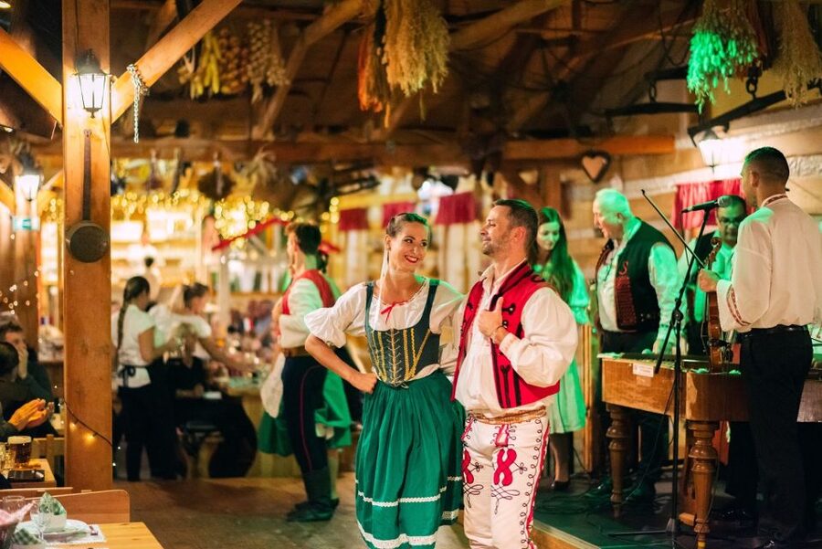 Prague: Evening Folklore Garden Party with Traditional Menu - Unlimited beer, house wine, and how it changes the whole experience