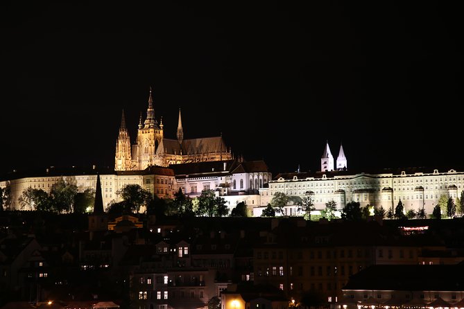 Prague evening/lights tour by car - Meeting up at 8:00 pm, finding your guide, and staying on schedule