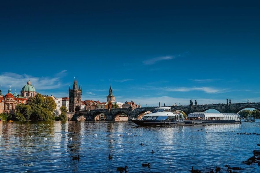 Prague: Evening Vltava River Eco Cruise with Prosecco - A 50 minute Vltava cruise that gives you postcard angles