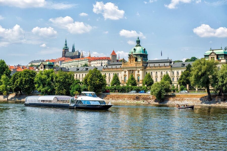 Prague: Evening Vltava River Eco Cruise with Prosecco - Pier 4 boarding, QR code scan, and what to bring