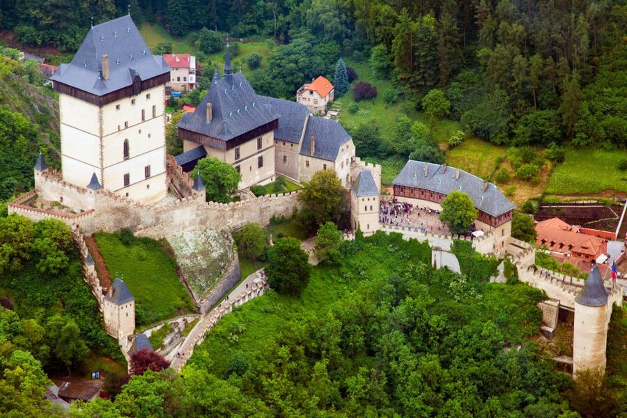 Prague: Fairytale Karlstejn Castle in Retro-Style Car - FAQ