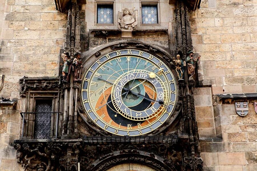 Prague: Full-Day Sightseeing Tour with Cruise and Lunch - Crossing Toward Castle Town: Diplomatic Quarter Views and Palaces