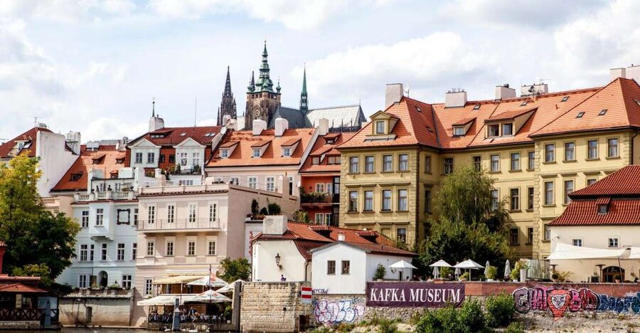 Prague: Full-Day Sightseeing Tour with Cruise and Lunch - Prague Castle, Saint Vitus Cathedral, and the Guard Moment