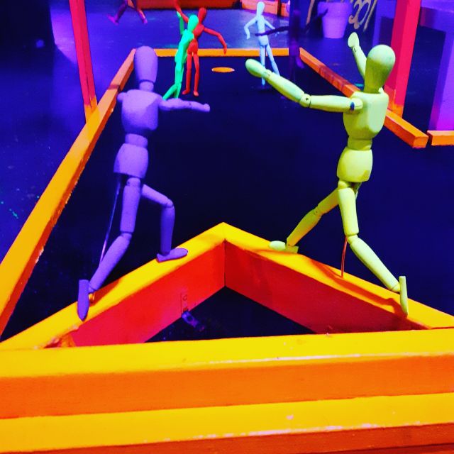 Prague: Glow Golf Mini Golf Game by UV Light - Glow gear and your outfit: how to look good fast