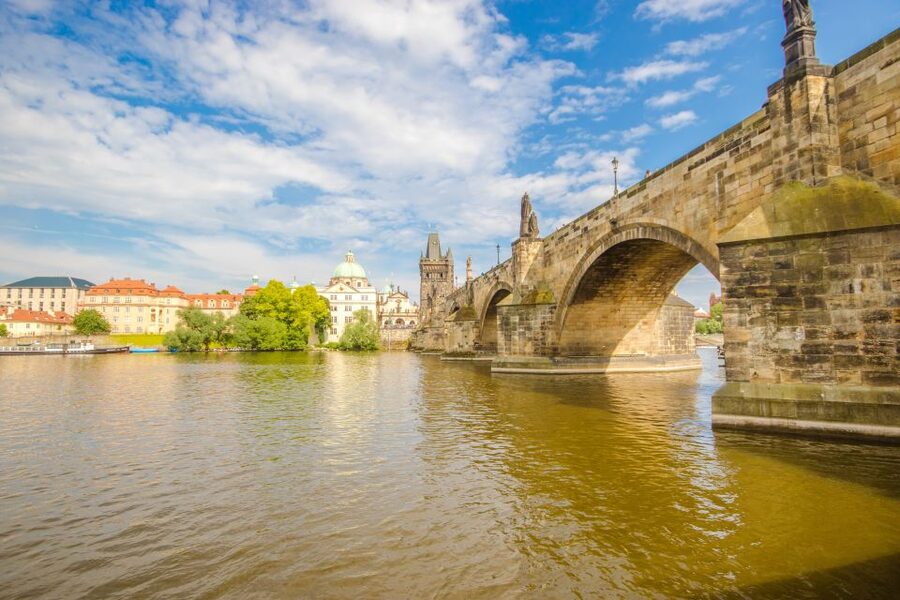 Prague: Guided Bus & Walking Tour with River Cruise & Lunch - Getting Your Bearings in Prague, Fast