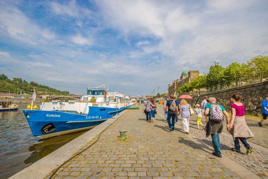 Prague: Guided Bus & Walking Tour with River Cruise & Lunch - Charles Bridge and Rudolfinum Approaches: Where Views Take Over