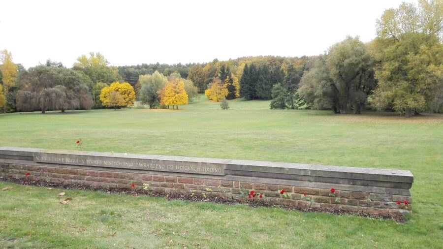 Prague: Guided Operation Anthropoid Tour with Lidice - From hiding to impact: where Heydrich was assassinated