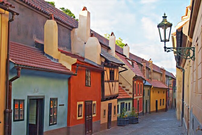 Prague Guided Walking Tour and Cruise with Authentic Czech Lunch - Inside the Prague Castle Grounds: Gothic St. Vitus and Royal Power
