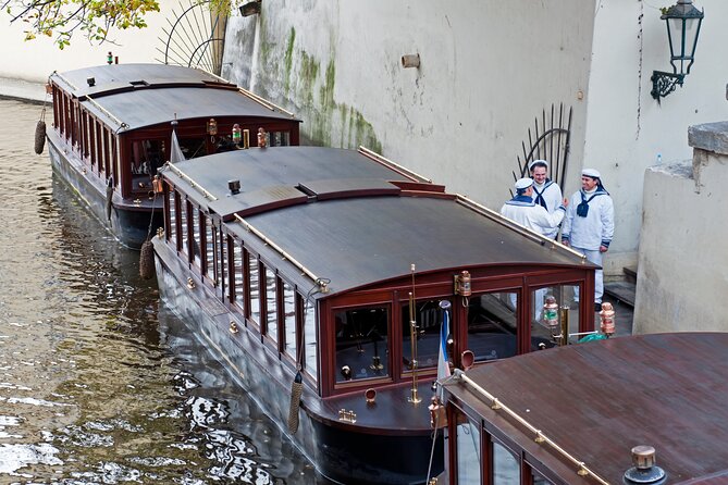 Prague Guided Walking Tour and Cruise with Authentic Czech Lunch - Vltava River Cruise on a Wooden Boat: Winter Warmth, Summer Treats
