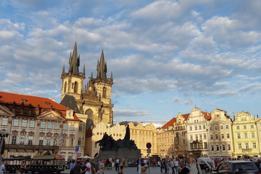 Prague: Historic City Center Bus Tour with Top Sights - Meeting at Parizska 1: Find the Yellow Kiosk Fast