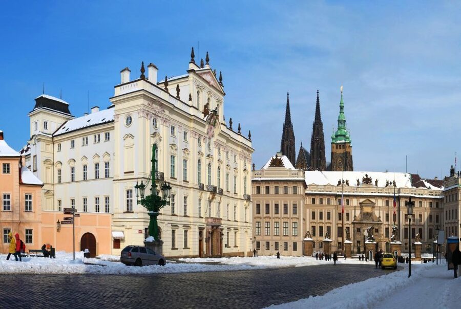 Prague Hradcany Castle, St Vitus Cathedral Tour with Tickets - Why this Prague Castle format makes sense