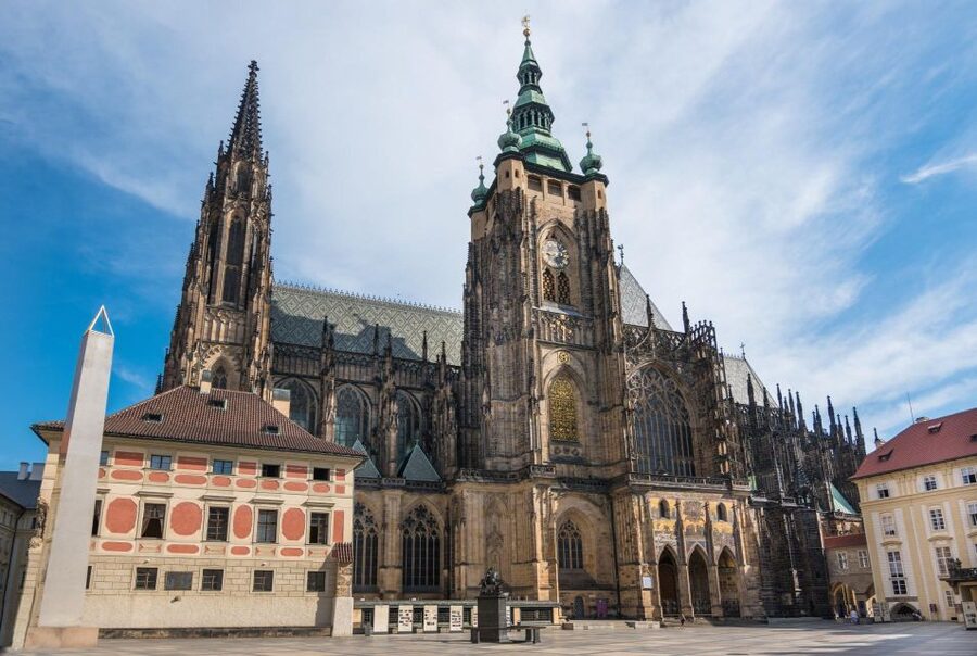 Prague Hradcany Castle, St Vitus Cathedral Tour with Tickets - How the guide actually changes your experience