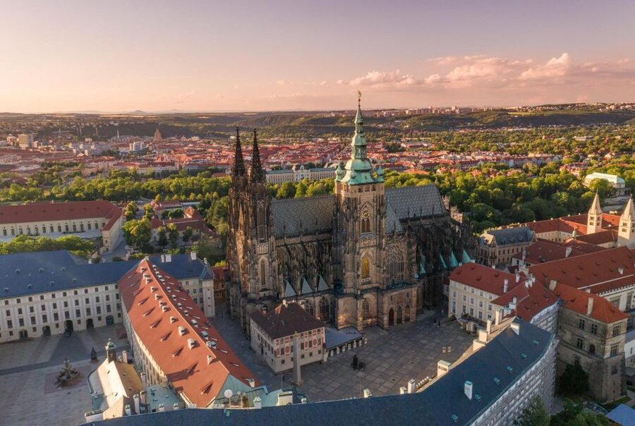 Prague Hradcany Castle, St Vitus Cathedral Tour with Tickets - Charles Bridge to Old Town: the value of stretching the day