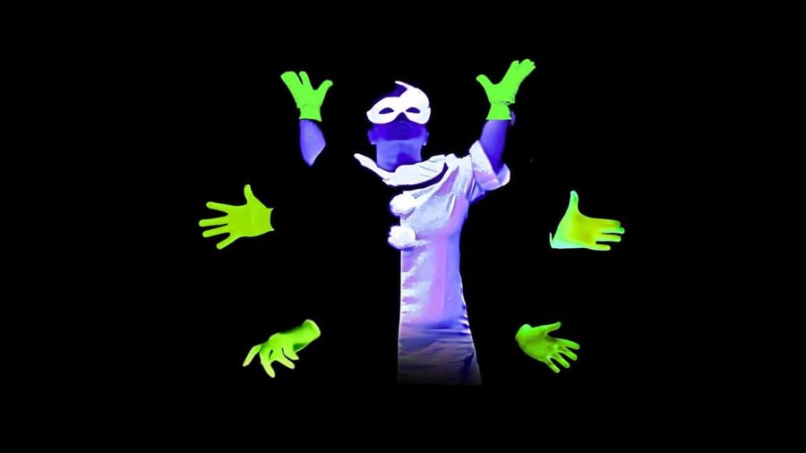 Prague: Images of Love Black Light Theatre Show - The 70-minute story: romance, nightmares, and a goddess with many arms
