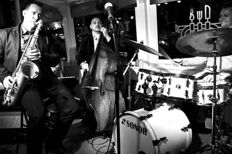 Prague: Jazz Boat Cruise with Live Concert and Optional Meal - How the 2.5-Hour Cruise Really Flows