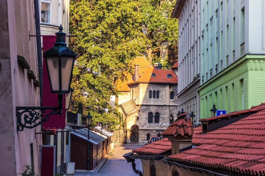 Prague: Jewish Quarter Half-Day Private Walking Tour - Pinkas Synagogue and its Holocaust memorial museum role