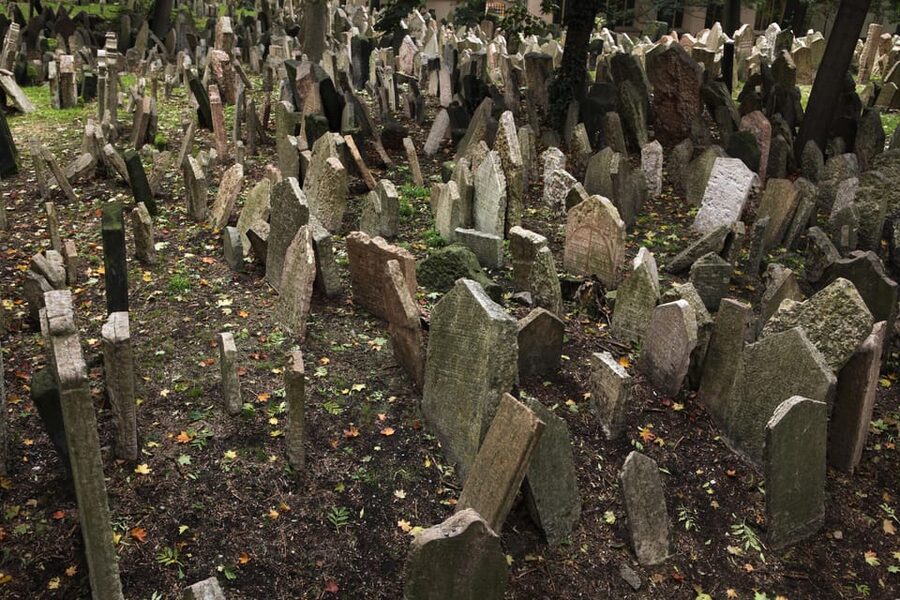 Prague: Jewish Quarter Half-Day Private Walking Tour - Chevrah Kaddisha and the Old Jewish Cemetery, with 12 layers of graves