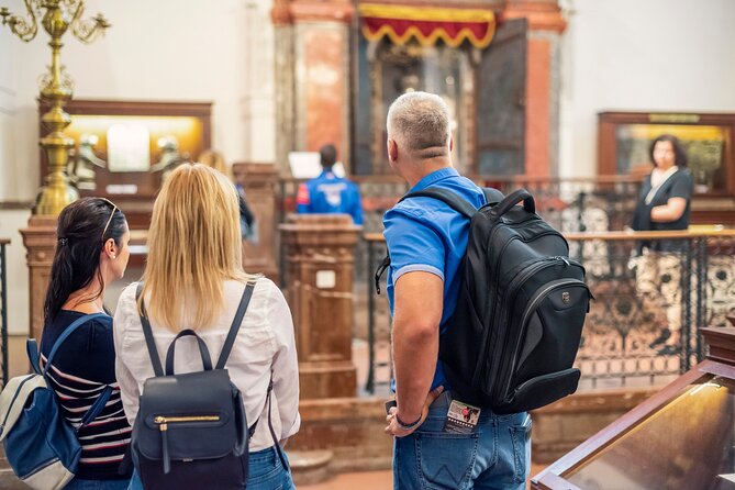 Prague: Jewish Quarter Walking Tour with Admission Tickets - Old Jewish Cemetery: how to handle a place with thousands of tombstones