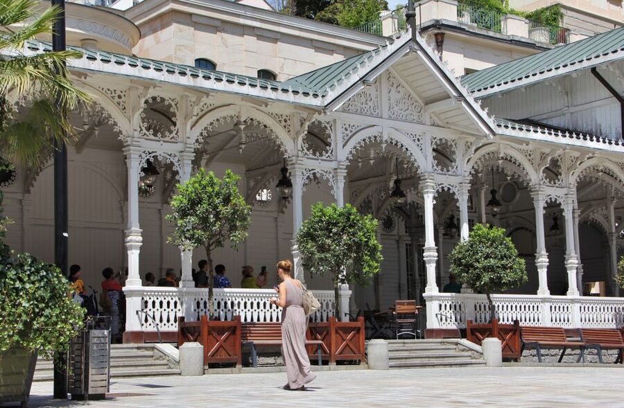 Prague: Karlovy Vary Day Trip with Watchtower and Funicular - The Guided Walk: Spa Colonnades, Names, and 45 Minutes That Actually Help