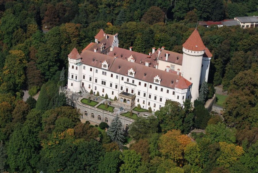 Prague: Karlštejn Castle Guided Tour with Entry Ticket - Key things to know before you go