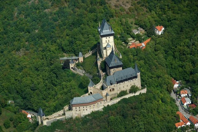 Prague: Karlštejn Castle Guided Tour with Entry Ticket - Hotel pickup and timing in Prague, without the usual stress