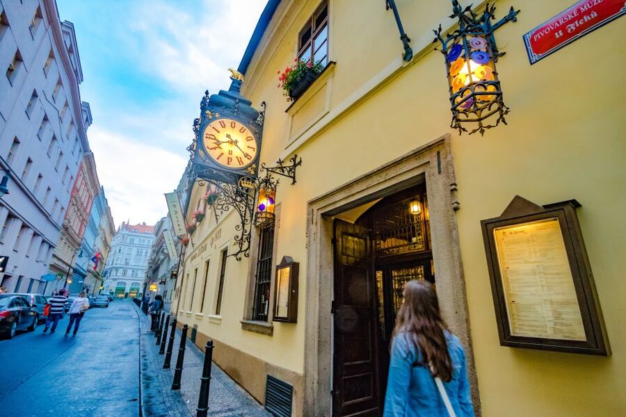 Prague: Legendary Beer Tour with Dinner - First pub stop: Czech beer tasting with real local context