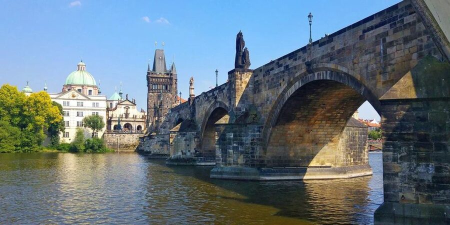 Prague: Lunch Cruise on Vltava River with open Buffet - Open Buffet Lunch: What You Actually Get to Eat