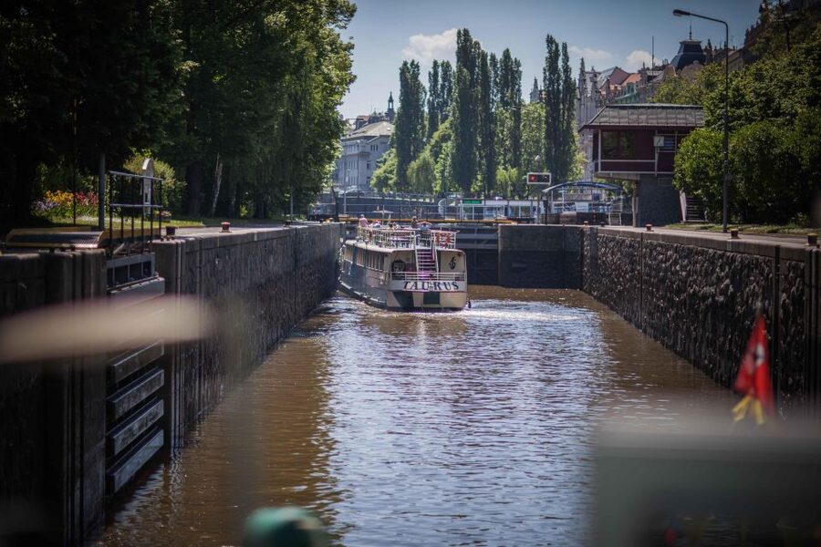 Prague: Lunch Cruise on Vltava River with open Buffet - Drinks Not Included: How to Avoid the Surprise Tab