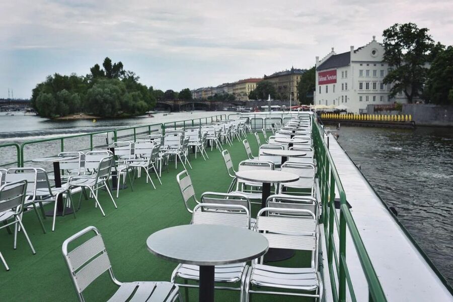 Prague: Lunch Cruise on Vltava River with open Buffet - Service, Atmosphere, and What the Rating Tells You