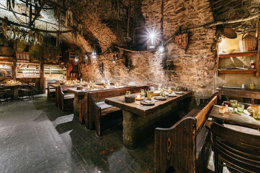 Prague: Medieval Dinner with Unlimited Drinks - Dietary Options and Kids: What You Can Expect