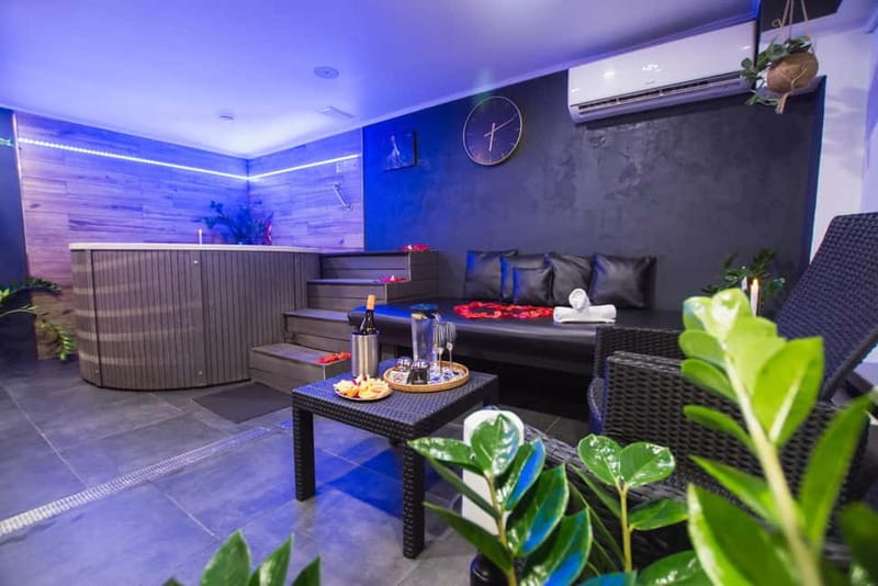 Prague: Modern Private Spa with Jacuzzi and Sauna - Key things to know before you go