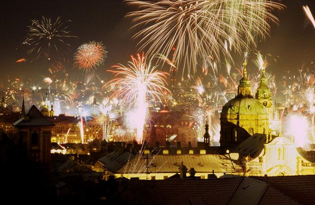 Prague: New Year's Eve Pub Crawl & Karlovy Lazne Club Entry - Guides, group size, and the pace you should expect