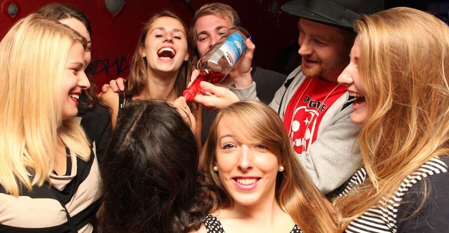 Prague: New Year's Eve Pub Crawl & Karlovy Lazne Club Entry - Your countdown starter: the one-hour unlimited drinks with champagne